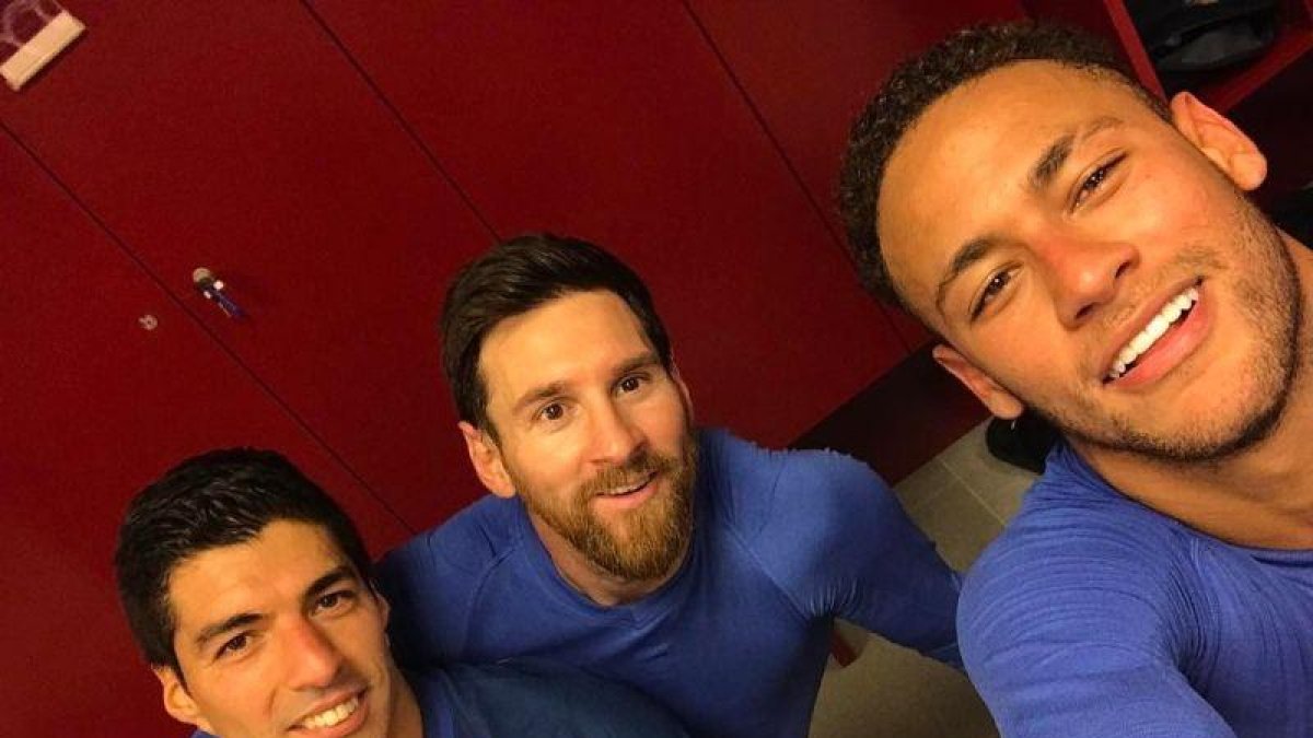 Suárez, Messi y Neymar, tras el partido, en una foto del brasileño en sus redes sociales.-