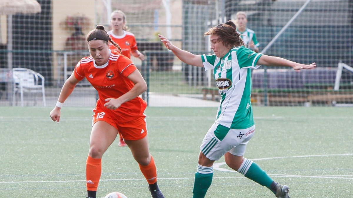 Jugada de ataque del Parquesol ante el Pradejón. / LOSTAU