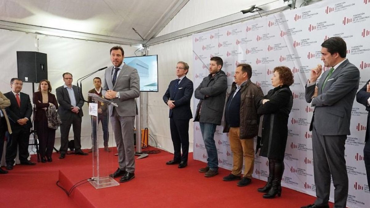 El alcalde de Valladolid, Óscar Puente, durante la presentación.-@AyuntamientoVLL