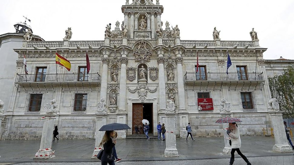 Facultad de Derecho. - E.M.