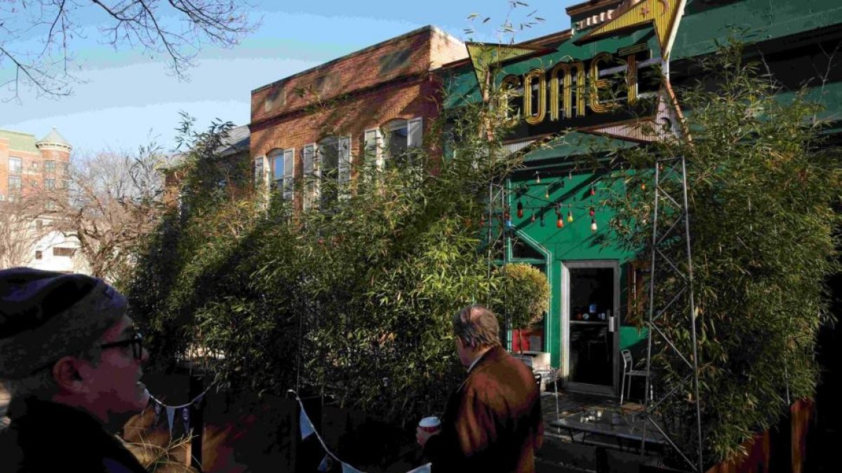 La pizzería Comet Ping Pong, escenario del 'Pizzagate'.-JONATHAN ERNST / REUTERS