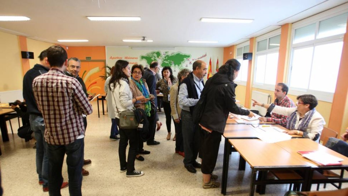 Votaciones durante la jornada electoral en Castilla y León-ICAL