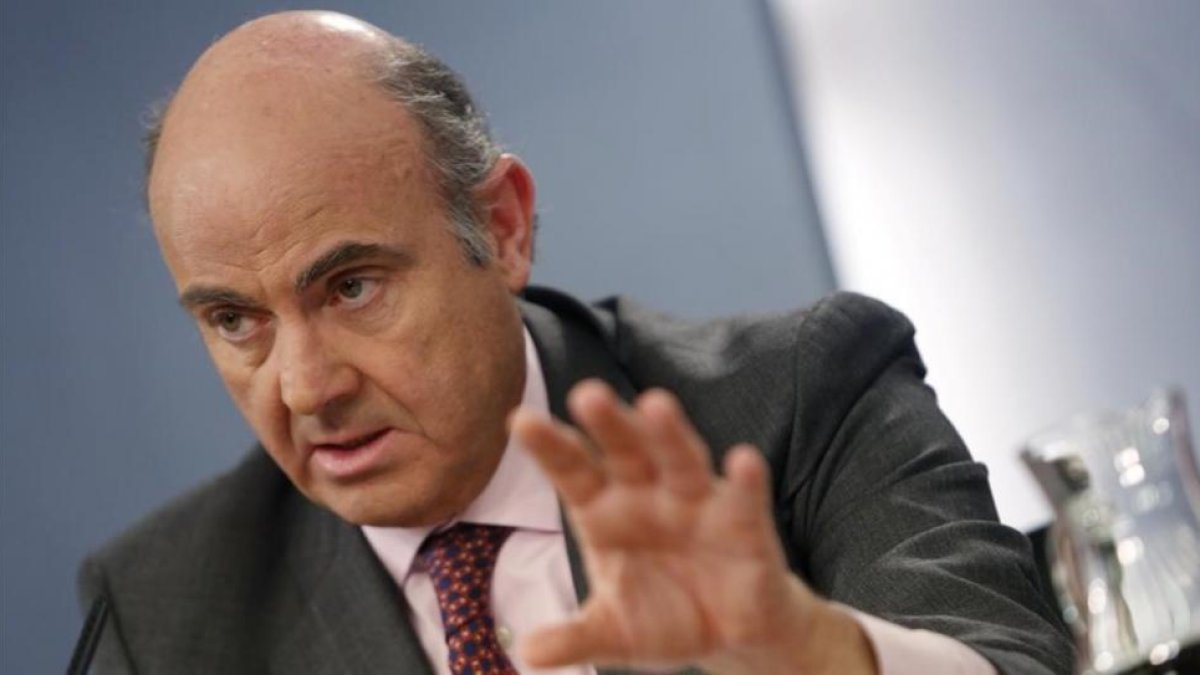 Luis de Guindos, en rueda de prensa, el pasado 20 de enero.-JUAN MANUEL PRATS
