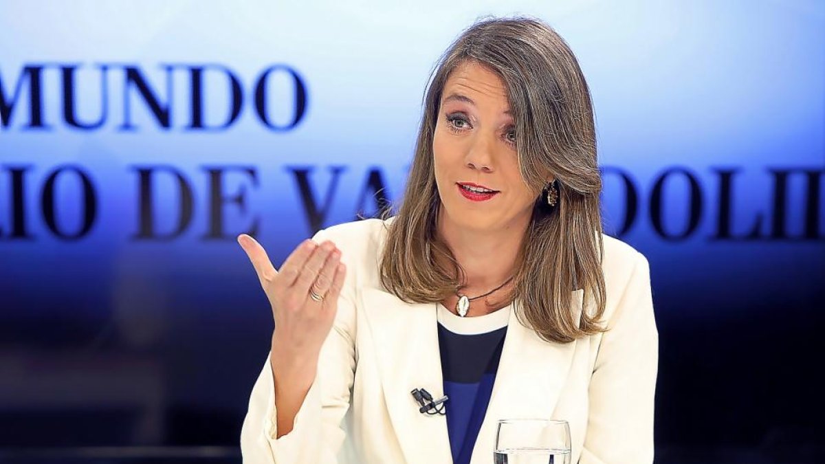 Ángela de Miguel durante ‘La Quinta Esquina’, programa emitido en La 8 Valladolid.-J. M. LOSTAU