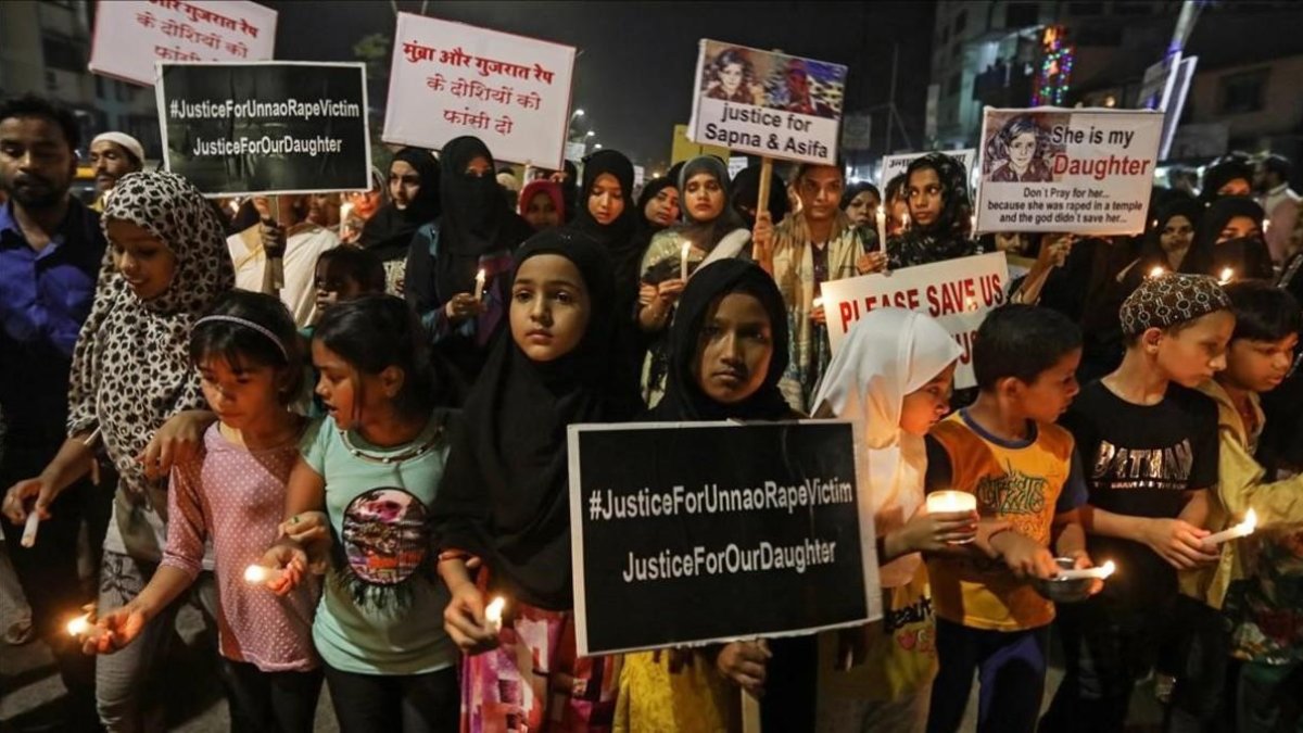 Una protesta por la violación y asesinato en abril de una niña de ocho años.-DIVYAKANT SOLANKI