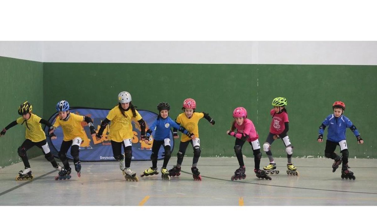 Momento de la salida de la prueba celebrada en el polideportivo de La Serna.-MONTSE ÁLVAREZ