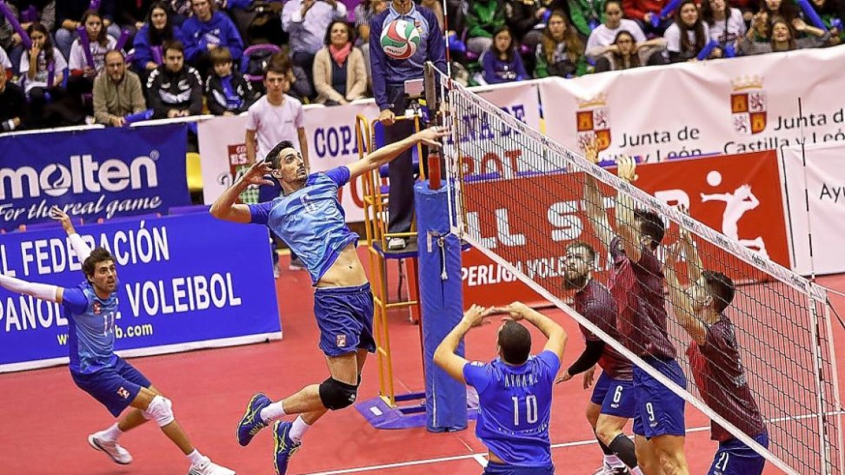 Una jugada del partido ‘All Star’ masculino celebrado el pasado diciembre en Pisuerga.-J.M. LOSTAU