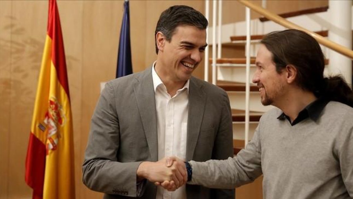 Sánchez e Iglesias, durante su reunión en el Congreso el pasado 5 de febrero.-JOSÉ LUIS ROCA