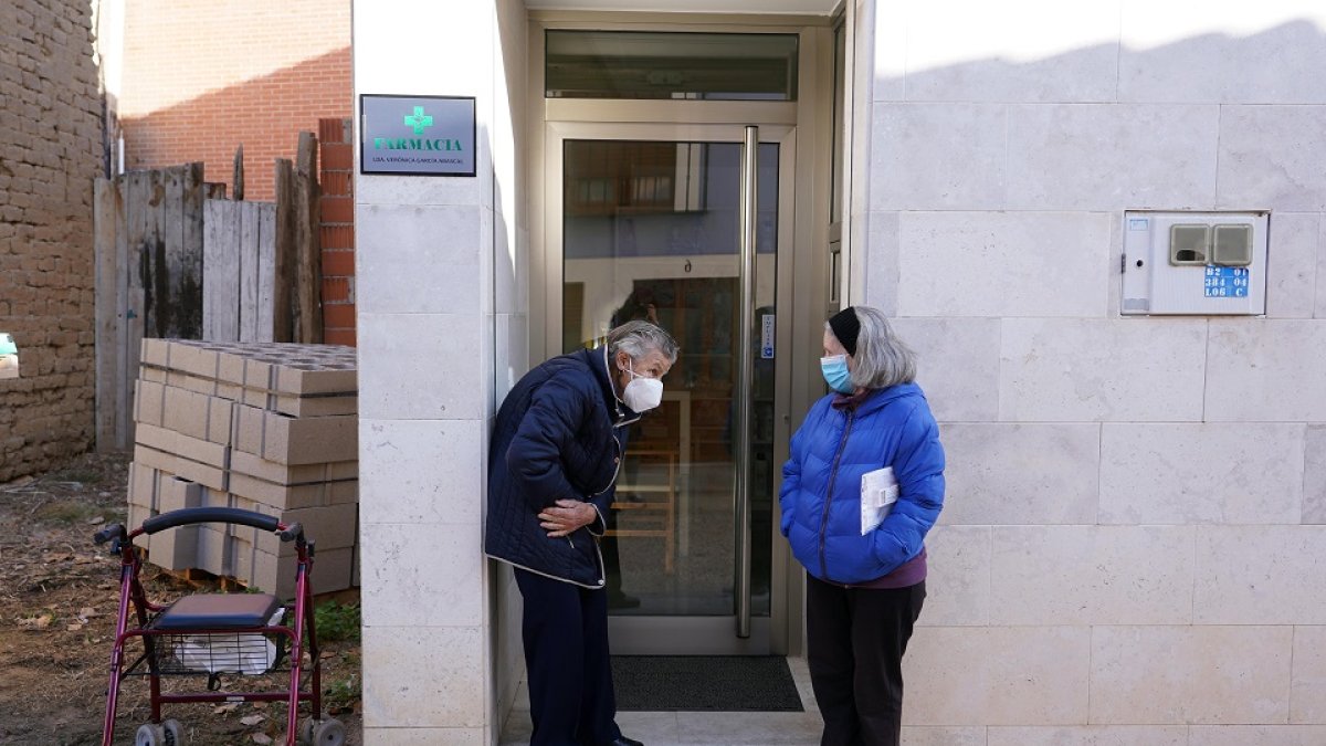 Usuarias de la farmacia de Geria (Valladolid)