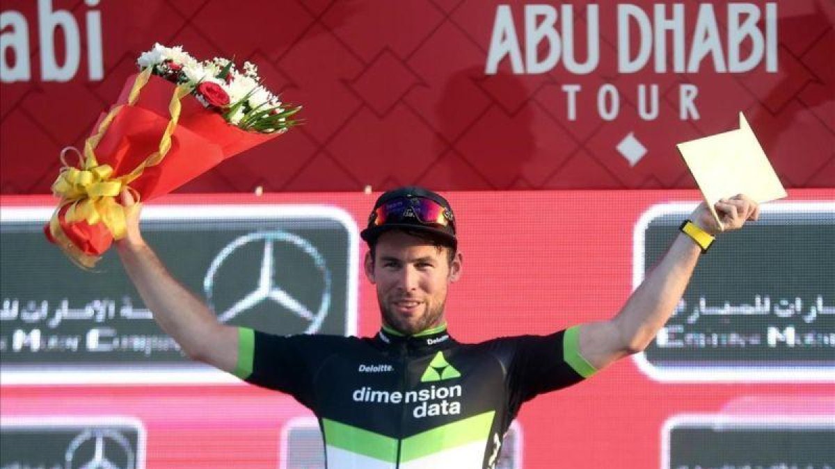 Mark Cavendish, en el podio del Tour de Abu Dhabi.-AP / MATTEO BAZZI