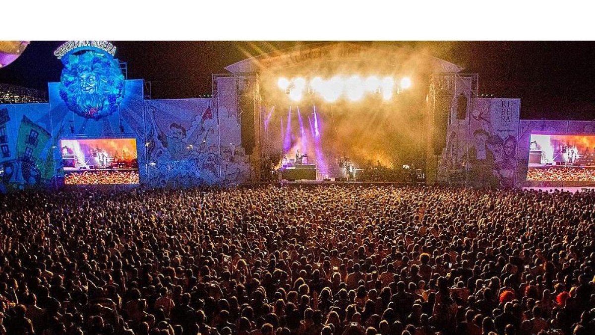 Nacho Cano congregó a miles de personas, de todas las edades, que corearon hasta la extenuación un repertorio de canciones que hicieron historia.-JACOBO REVENGA (SONORAMA RIBERA)