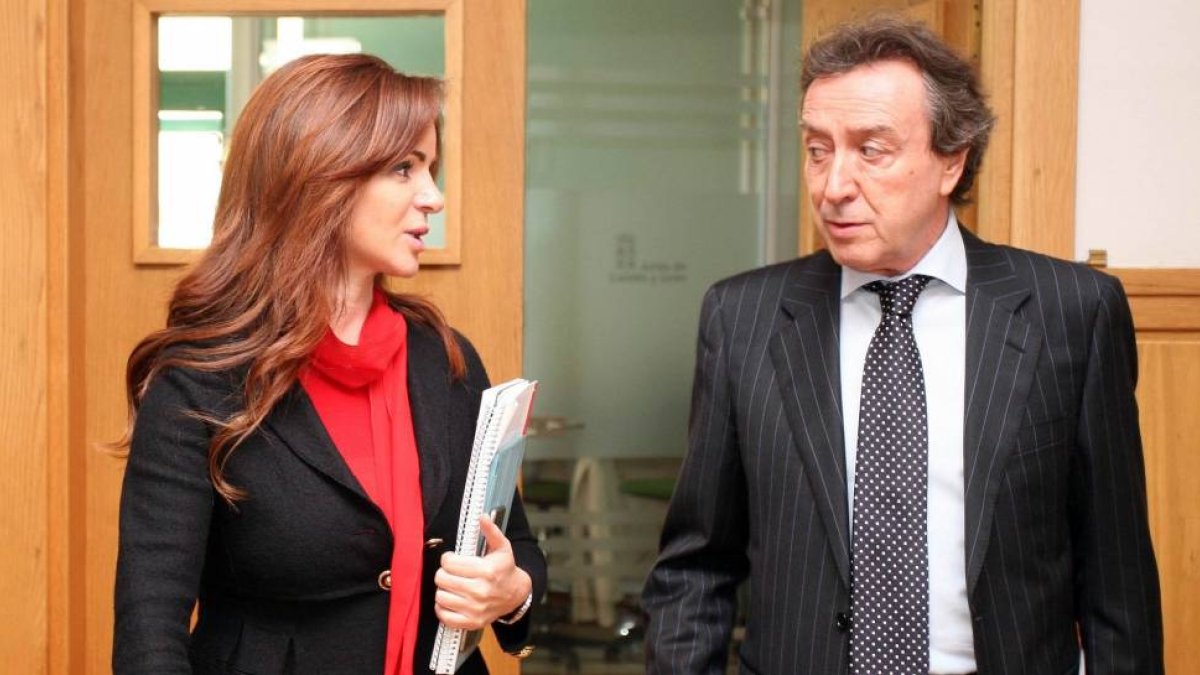 Silvia Clemente y José Antonio de Santiago-Juárez en la comparecencia tras el Consejo de Gobierno-Ical