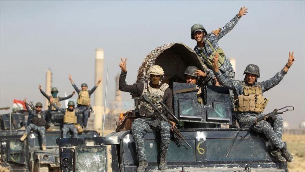 Soldados iraquís en su avance hacia la ciudad de Kirkuk.-AFP / AHMAD AL-RUBAYE