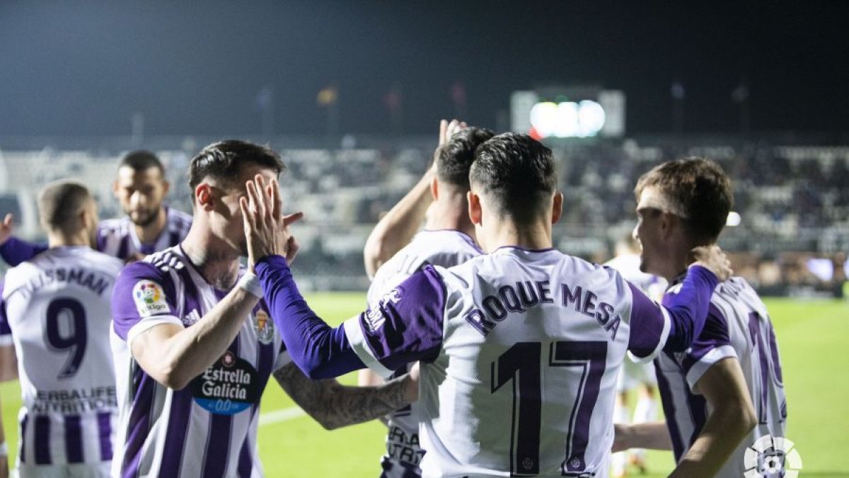 Los jugadores del Real Valadolid celebran el gol de Toni. / LA LIGA