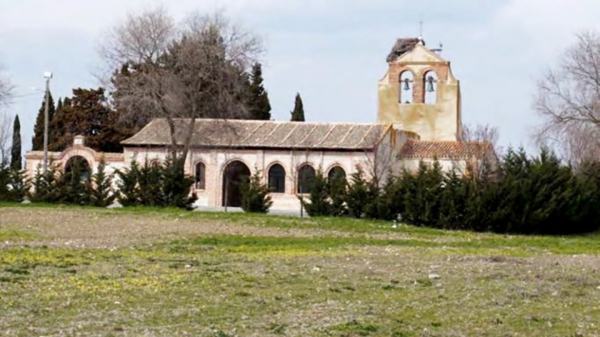 Exterior del cementerio de Olmedo, donde se van a iniciar los primeros trabajos de ampliación. - A.O.