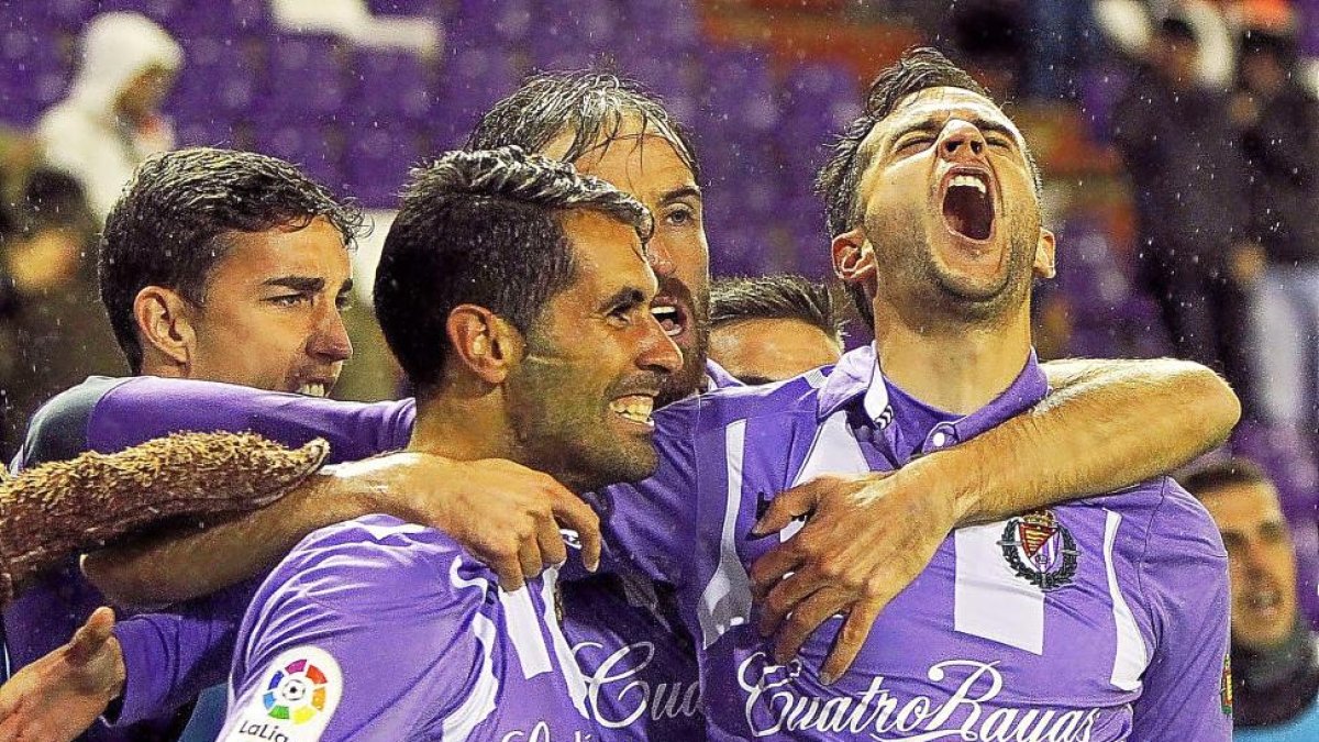 Villar festeja el gol anotado en la ida contra el Sevilla Atlético.-J.M.LOSTAU