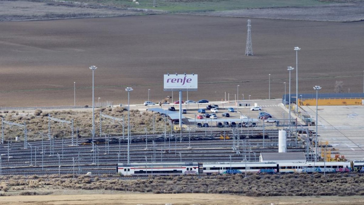 Imágenes de la playa de vías de los nuevos talleres de Renfe en el paraje de San Isidro. -PHOTOGENIC