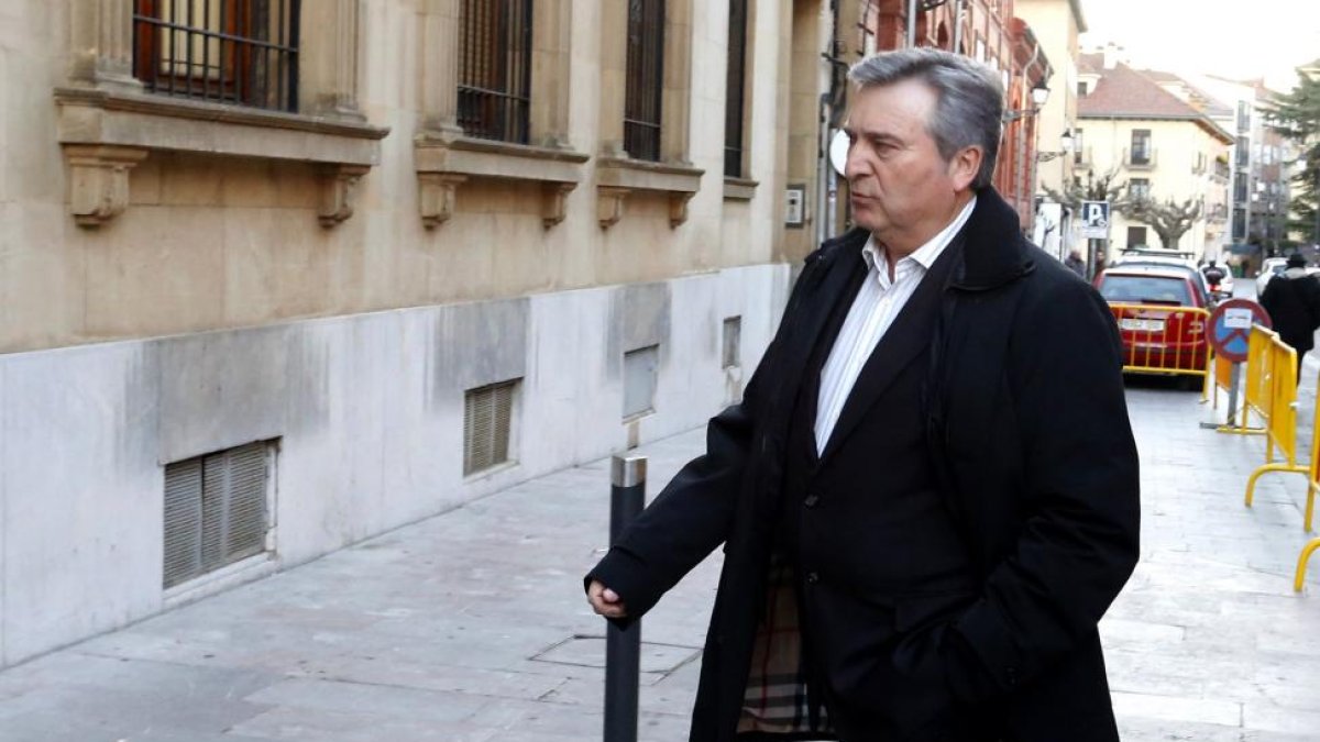 El que fuera responsable de Recursos Humanos de la Diputación de León, Raúl Valcarce, acude a declarar como testigo al juicio por la muerte de Isabel Carrasco-Ical