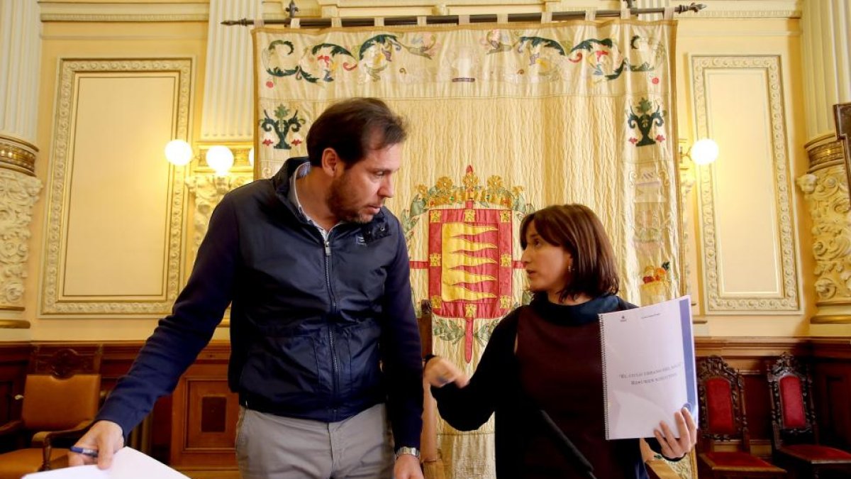 El alcalde de Valladolid, Óscar Puente, y la concejal de Medio Ambiente, María Sánchez, presentan las conclusiones del Informe sobre el Ciclo Urbano del Agua-ICAL