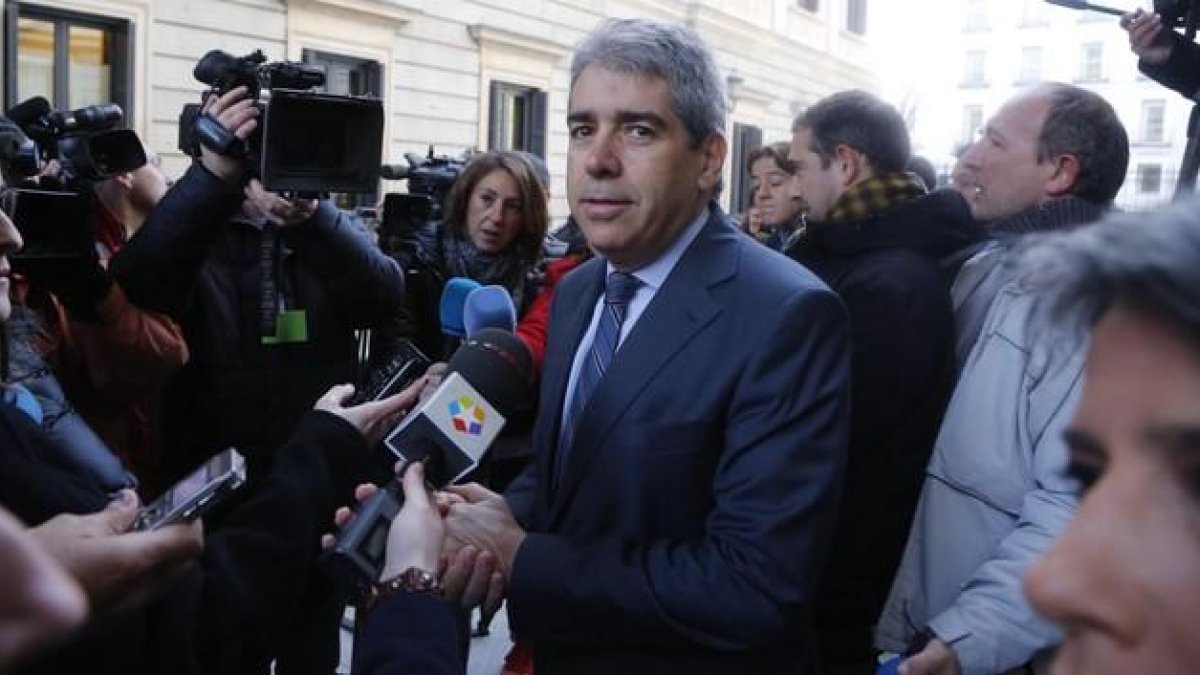 Francesc Homs llega al Congreso para la sesión constitutiva de la XI legislatura.-AGUSTÍN CATALAN