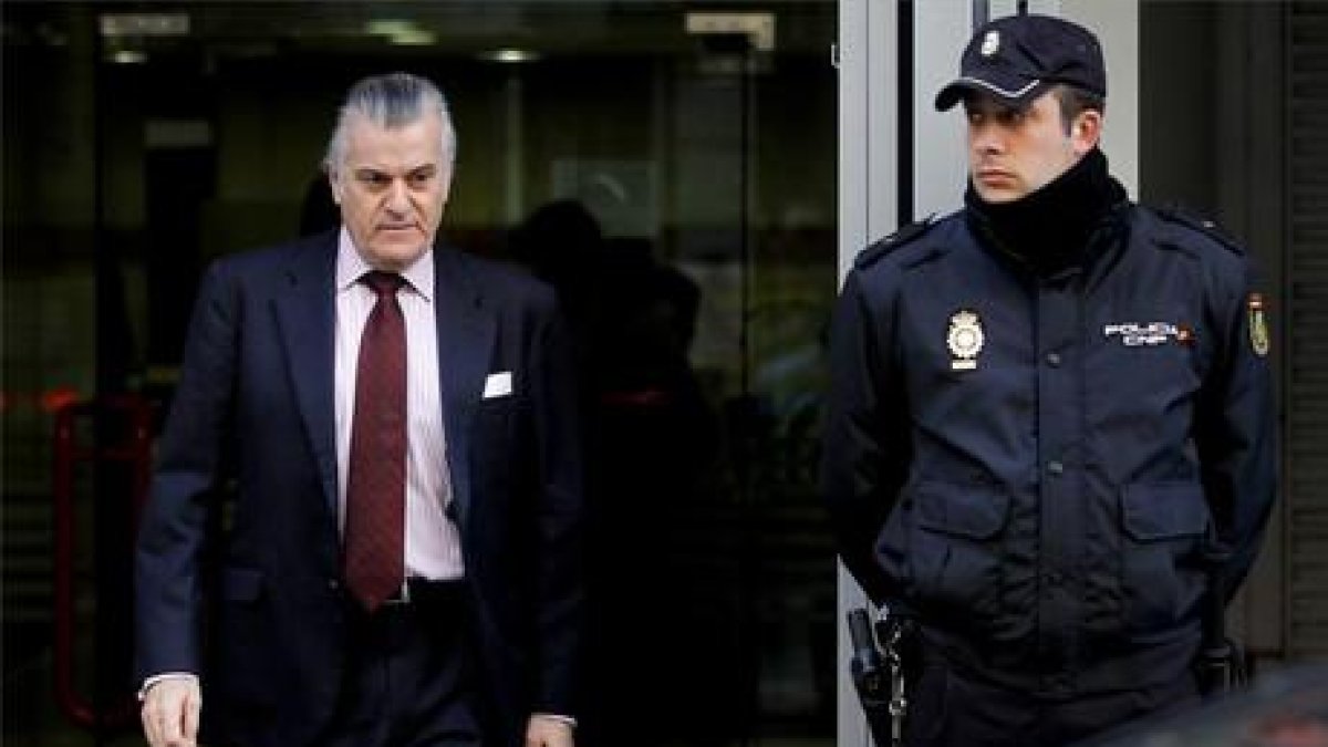 Luis Barcenas, extesorero del Partido Popular, sale de la Audiencia Nacional.-JOSÉ LUIS ROCA