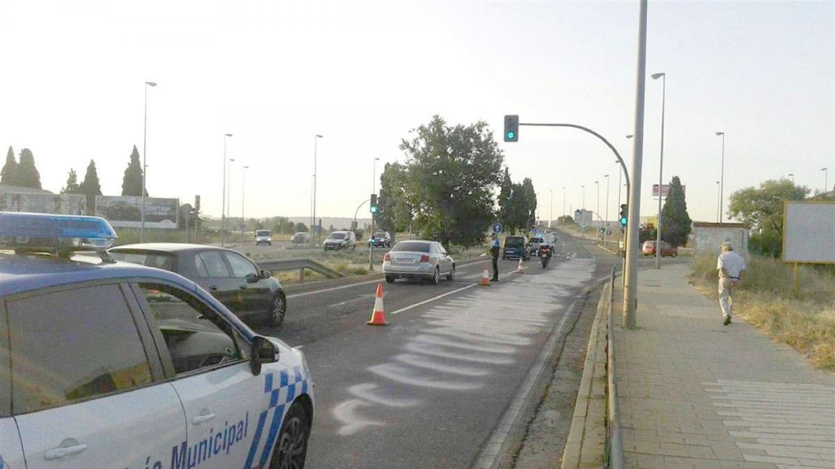 Imagen en la VA-20 donde está el liquido derramado.-POLICÍA DE VALLADOLID
