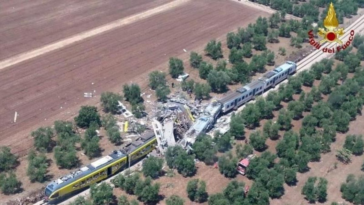 Fotografia facilitada por los Bomberos que muestra una vista aérea del accidente-