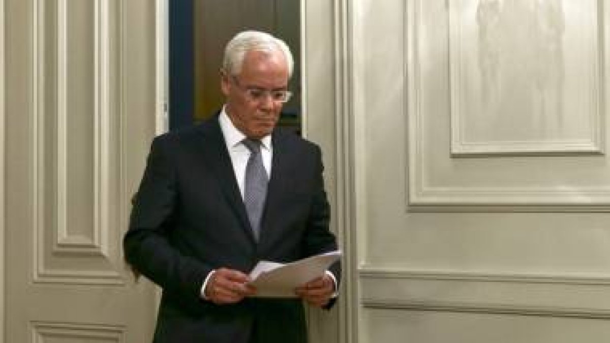 EFE / ANTONIO COTRIM El ministro del Interior portugués instantes antes de anunciar su dimisión.-EFE / ANTONIO COTRIM
