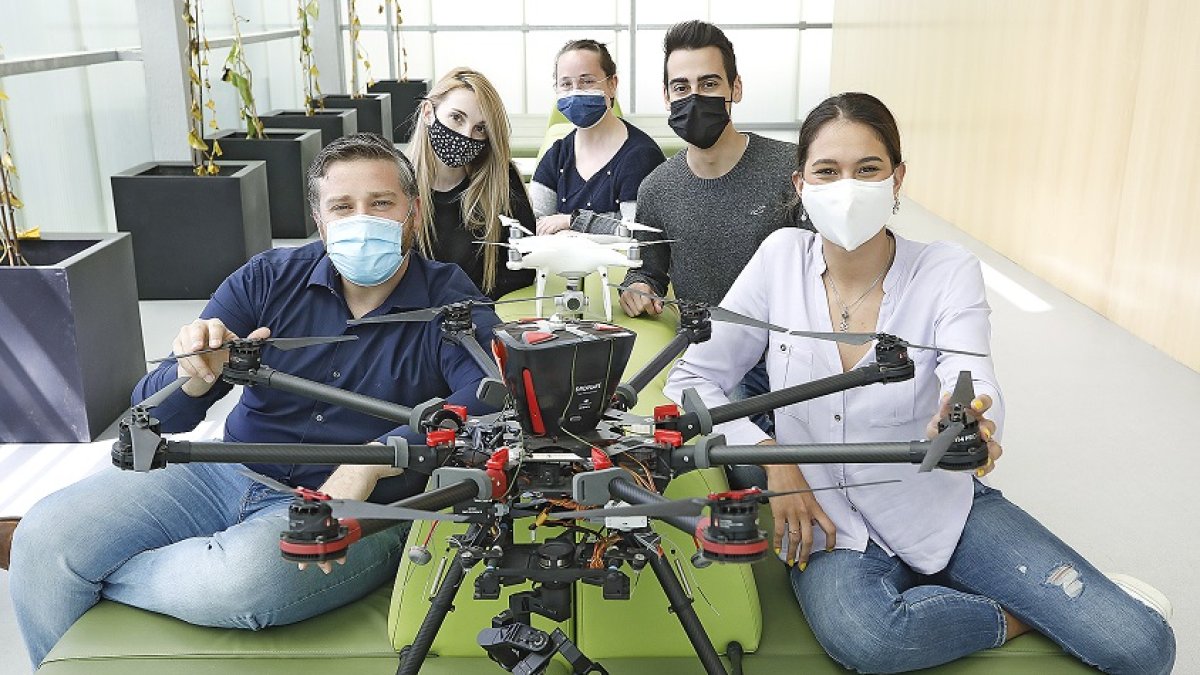 JUAN MIGUEL LOSTAU. 23/06/2021. VALLADOLID. COMUNIDAD DE CASTILLA Y LEÓN. UNIVERSIDAD. HÉCTOR BAZA Y SU EQUIPO TRABAJAN EN UN PROYECTO PARA DETECTAR PLÁSTICOS EN LOS RÍOS CON DRONES.
