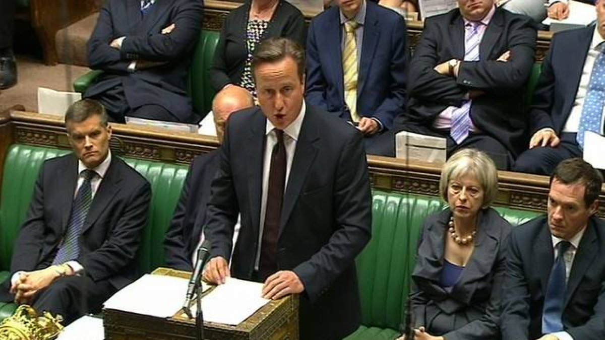 El primer ministro británico, David Cameron, hablando en el parlamento este lunes.-Foto: AP