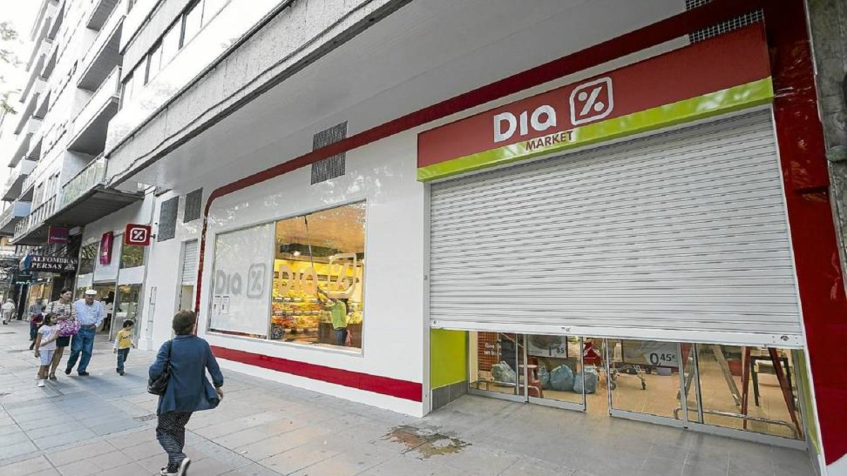 Fachada del supermercado DIA del Paseo de Zorrilla en Valladolid-Miguel Ángel Santos