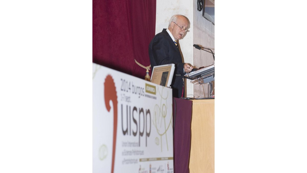 El doctor Kristian Kristiansen pronuncia la conferencia inaugural del Congreso Mundial de Prehistoria y Protohistoria-Ical
