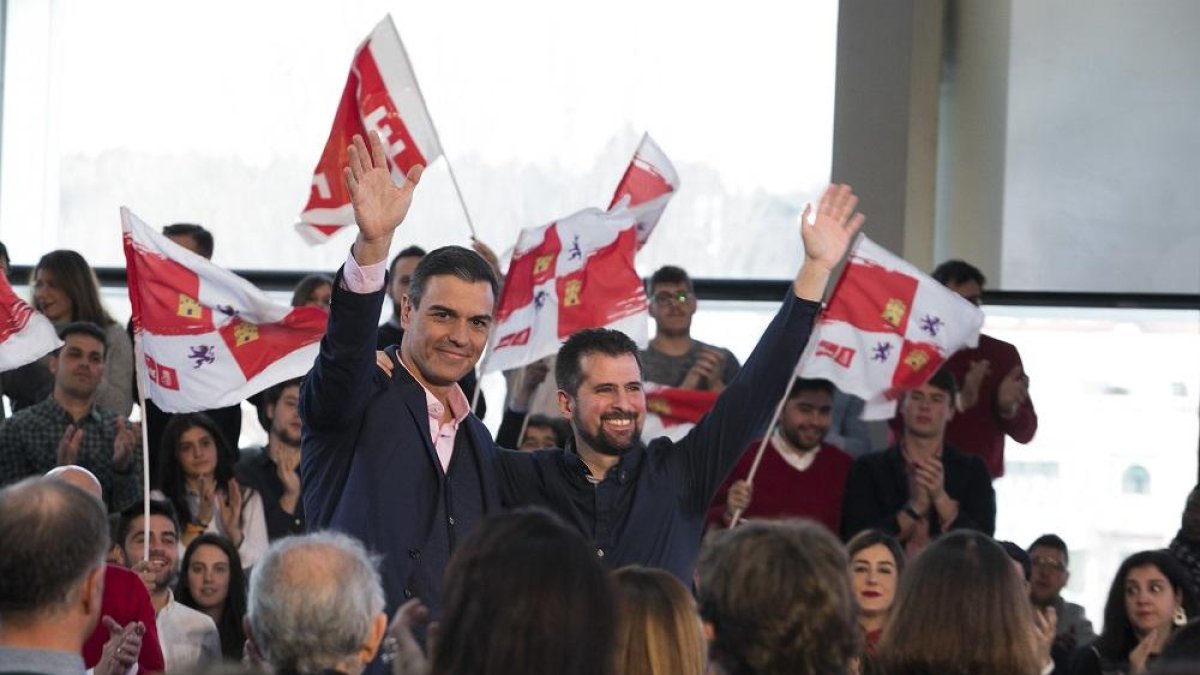 Sánchez y Tudanca durante un acto.-TOMÁS ALONSO