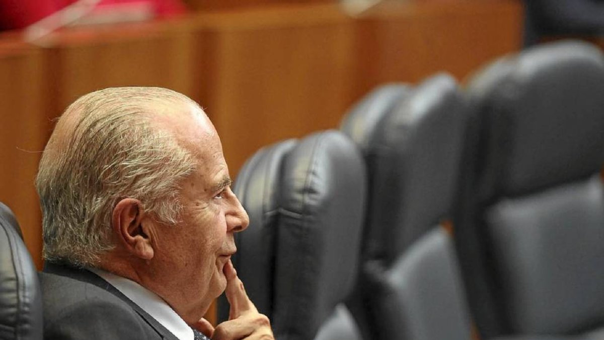 Imagen de archivo del Procurador del Común, sentado en un escaño de las Cortes-Ical