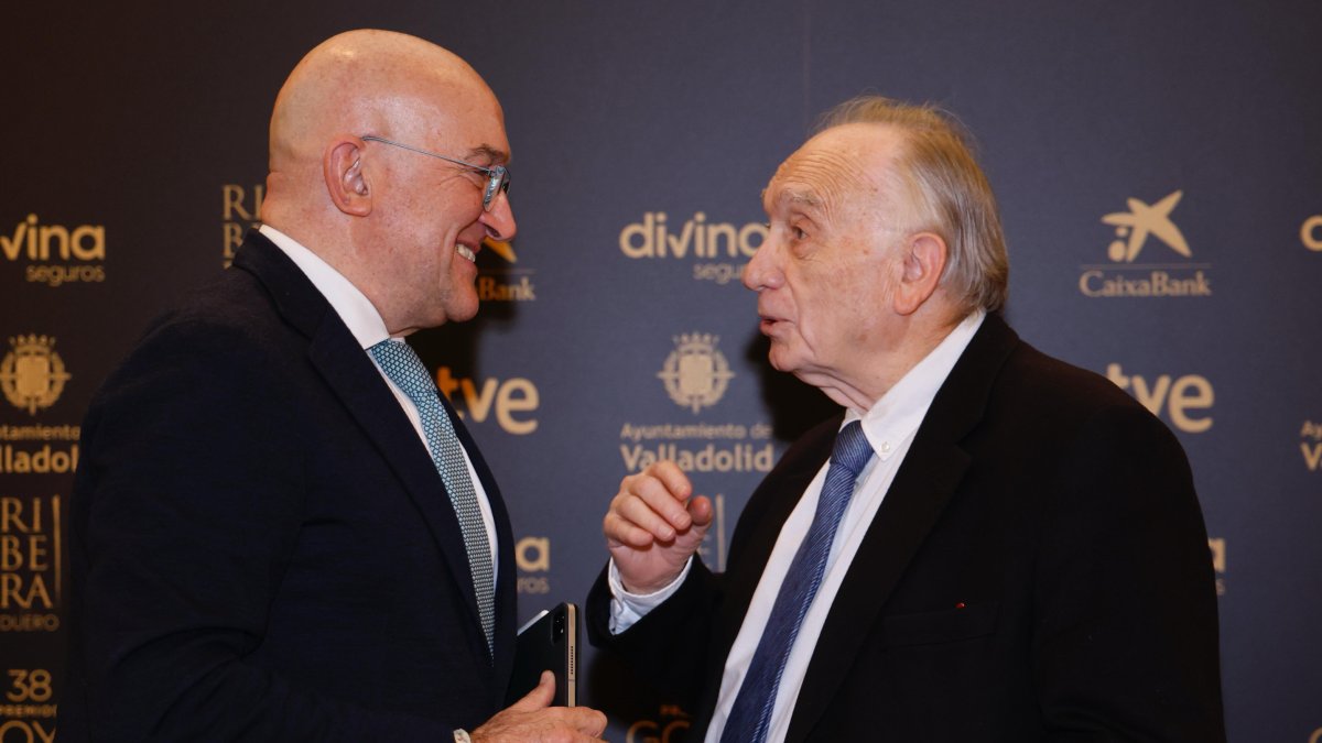 Carnero y Méndez-Leite en el Ayuntamiento de Valladolid.-E. M.
