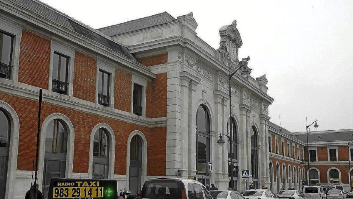 Imagen de archivo de taxis en la Estación de Campo Grande.-E.M.