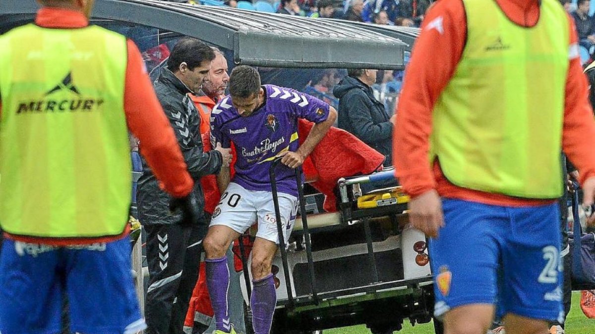Manu del Moral, tras la lesión sufrida este pasado domingo en La Romareda.-Photo-deporte