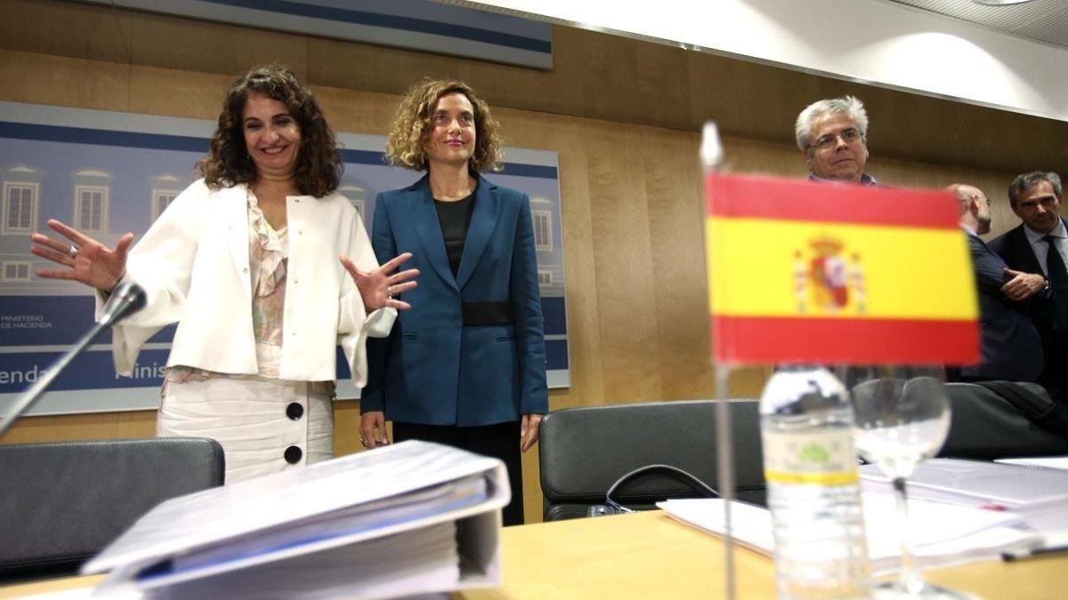 Las ministras de Hacienda, María Jesús Montero, y Política Territorial, Meritxell Batet, en el Consejo de Política Fiscal y Financiera del 19 de julio-DAVID CASTRO