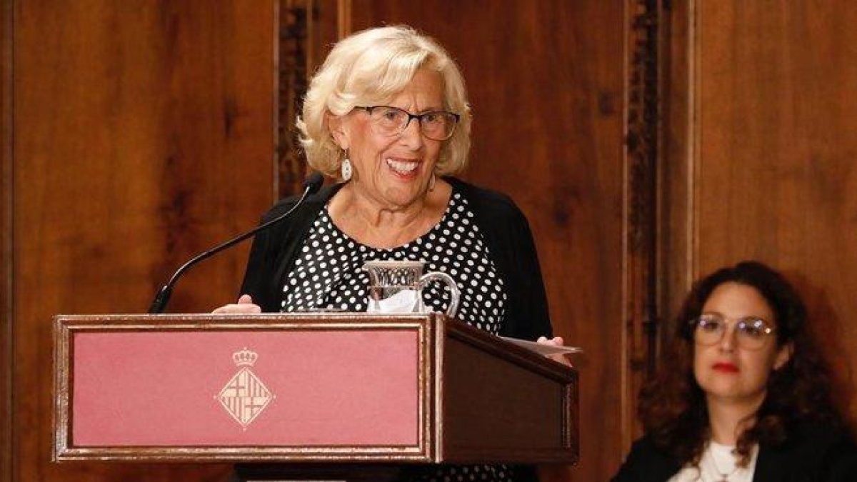 Manuela Carmena durante el discurso.-FERRAN NADEU