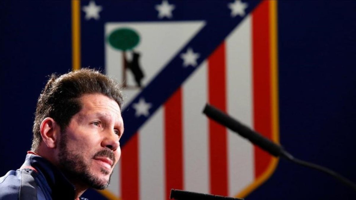 Simeone en la rueda de prensa que ha ofrecido en el Calderón antes de recibir al Barça.-JUAN MANUEL PRATS