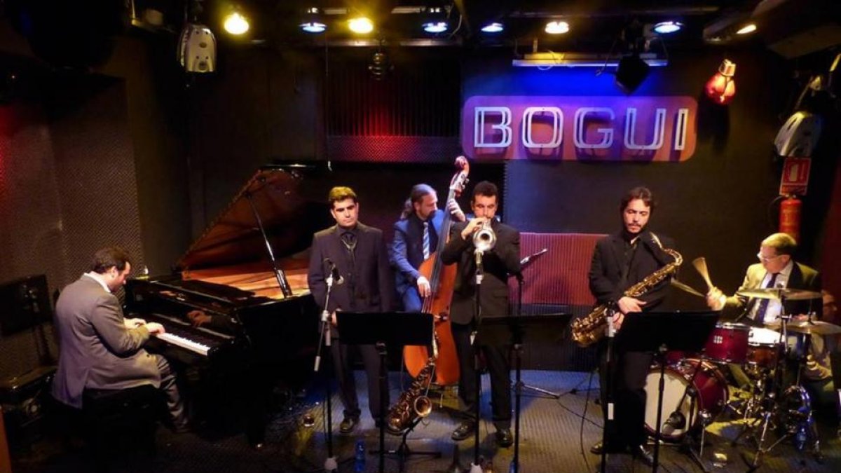 Imagen del grupo en un directo.-Facebook Les Chevaliers du Jazz