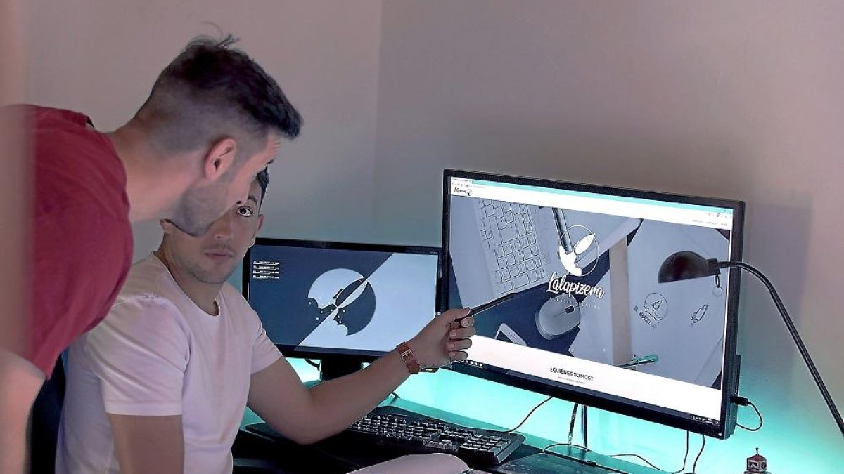 Los vallisoletanos Álvaro Garabito y Juan Rabanal lanzan ‘La Lapizera’, una agencia creativa con una visión moderna.-ICAL