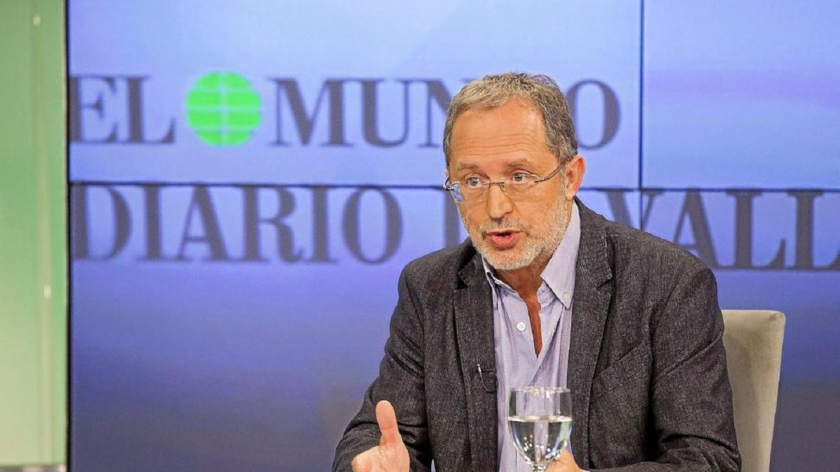 El teniente de alcalde y concejal de Urbanismo, Manuel Saravia, ayer, en el programa ‘La Quinta Esquina’.-Pablo Requejo