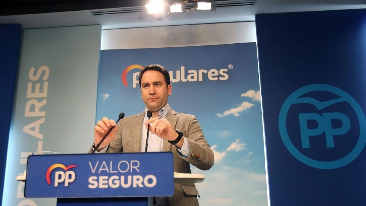 El secretario general del Partido Popular Teodoro García, durante su comparecencia en rueda de prensa.-ICAL