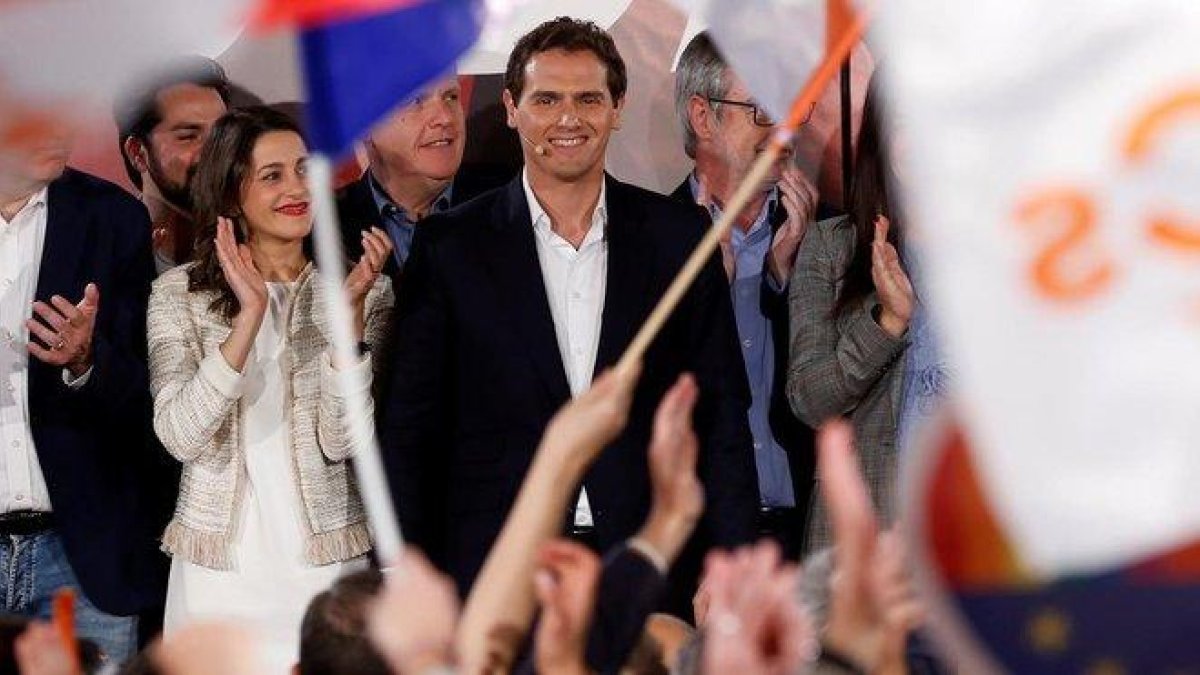 Albert Rivera junto a Inés Arrimadas en la valoración de los resultados electorales.-EFE / CHEMA MOYA