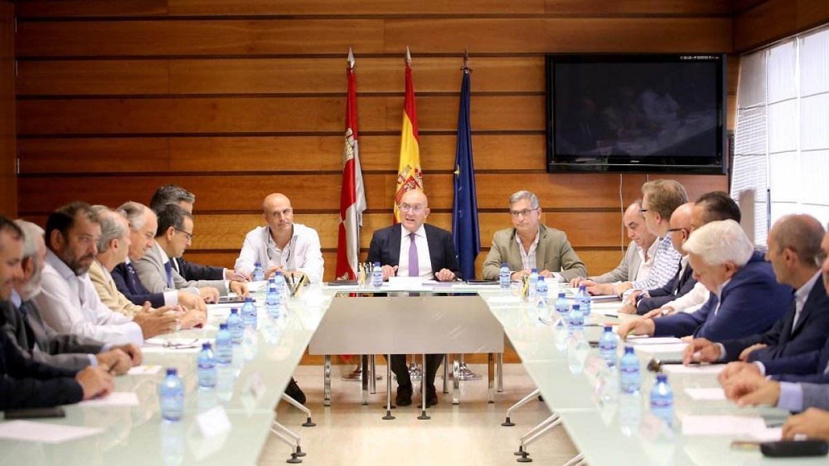 El consejero de Agricultura, Ganadería y Desarrollo Rural, Jesús Julio Carnero, preside el Comité del Cooperativismo Agrario de Castilla y León.-ICAL