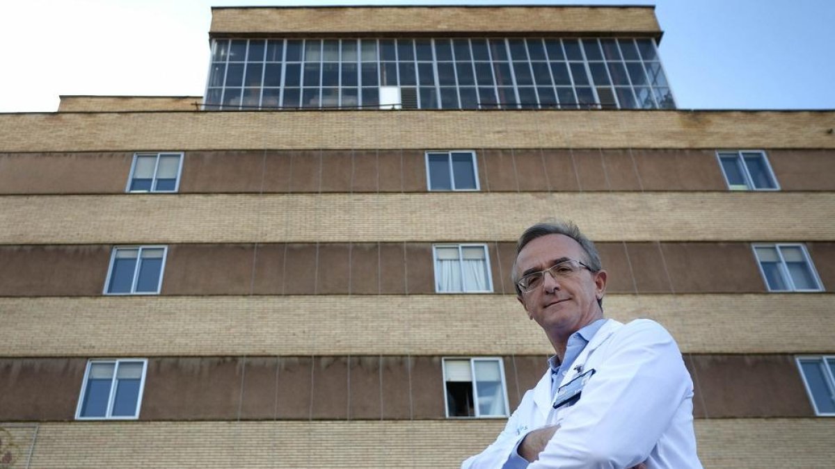 Marcelo Jiménez, jefe de servicio de Cirugía Torácica del Complejo Asistencial Universitario de Salamanca.-ENRIQUE CARRASCAL