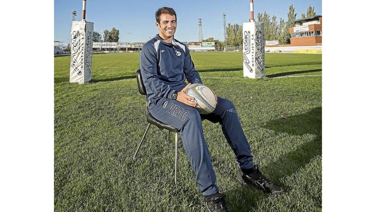 Diego Merino posa en Pepe Rojo.-Miguel Ángel Santos