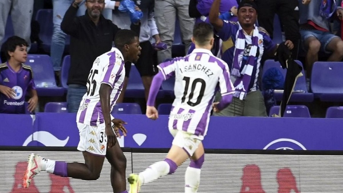 Cedric corre para celebrar el gol que dio la victoria al Real Valladolid contra el Cartagena. / LALIGA