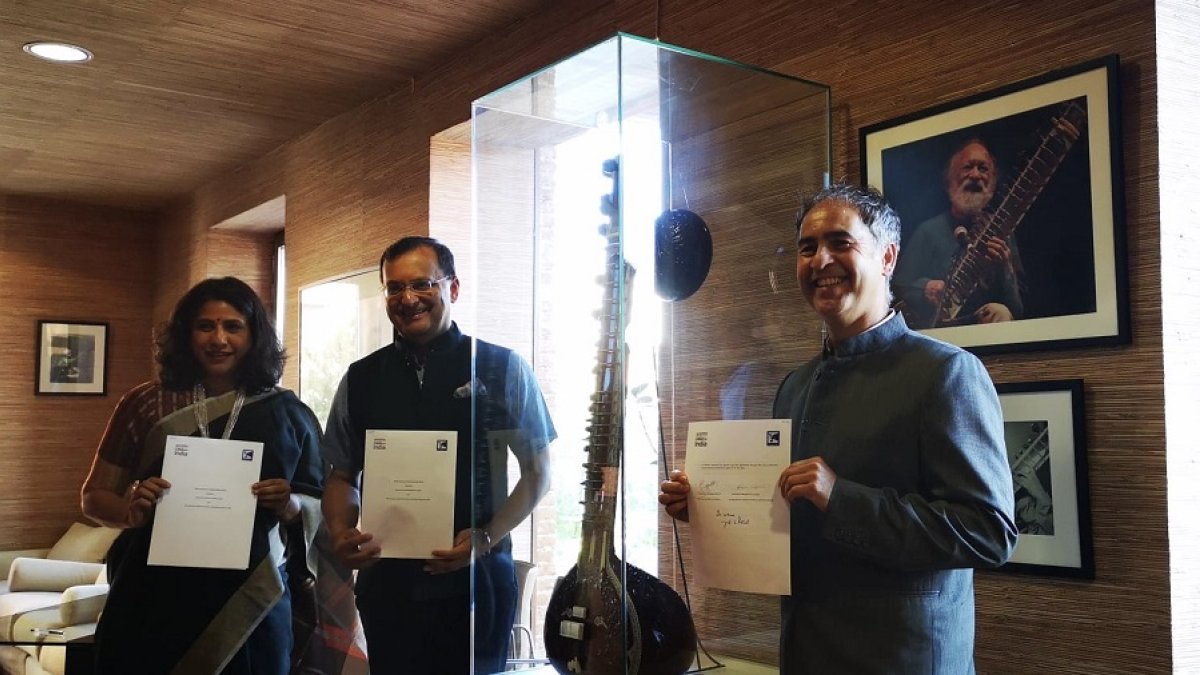 Una imagen de la firma del convenio